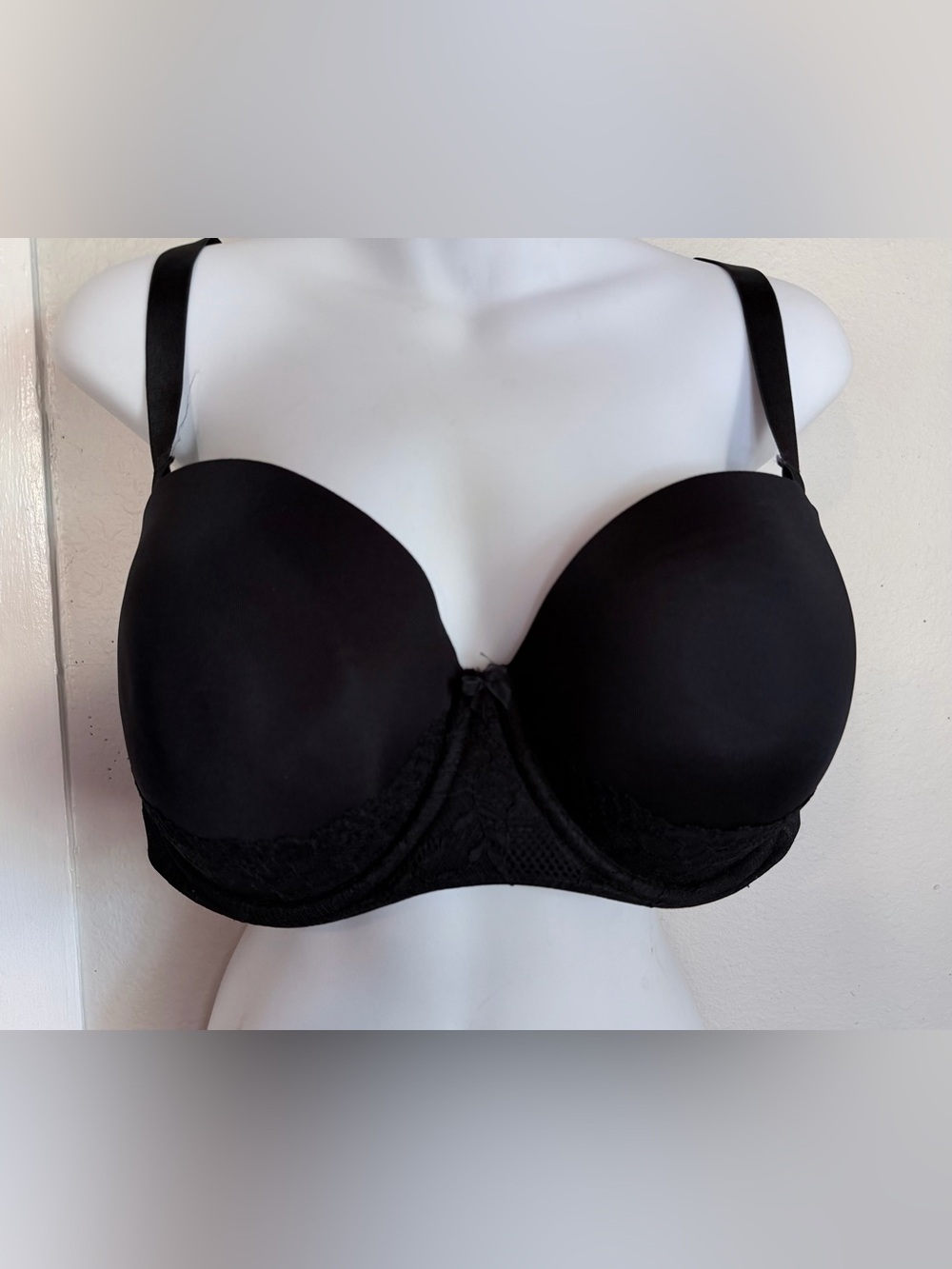 Torrid Black Lace Detail Br 40DDD